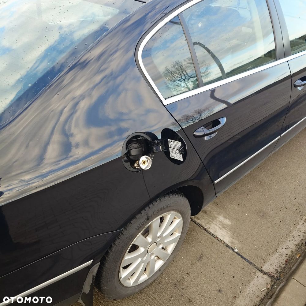 Volkswagen Passat 2.0 FSI Comfortline - 2