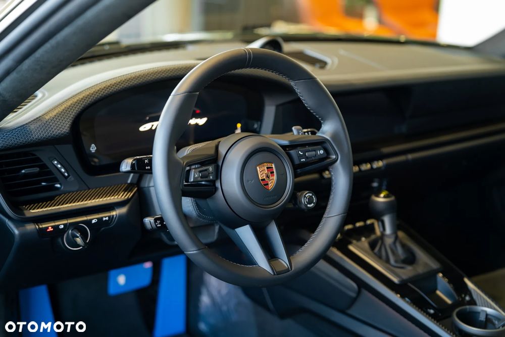 Porsche 911 GT3 Touring PDK - 17