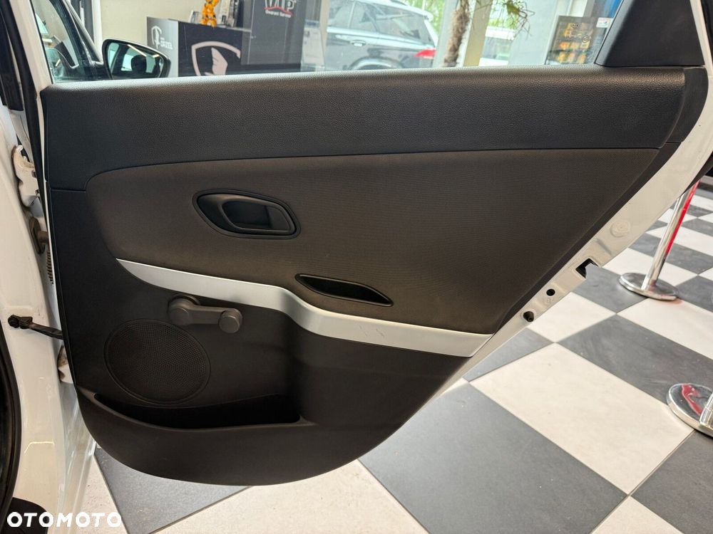 Kia Ceed - 12