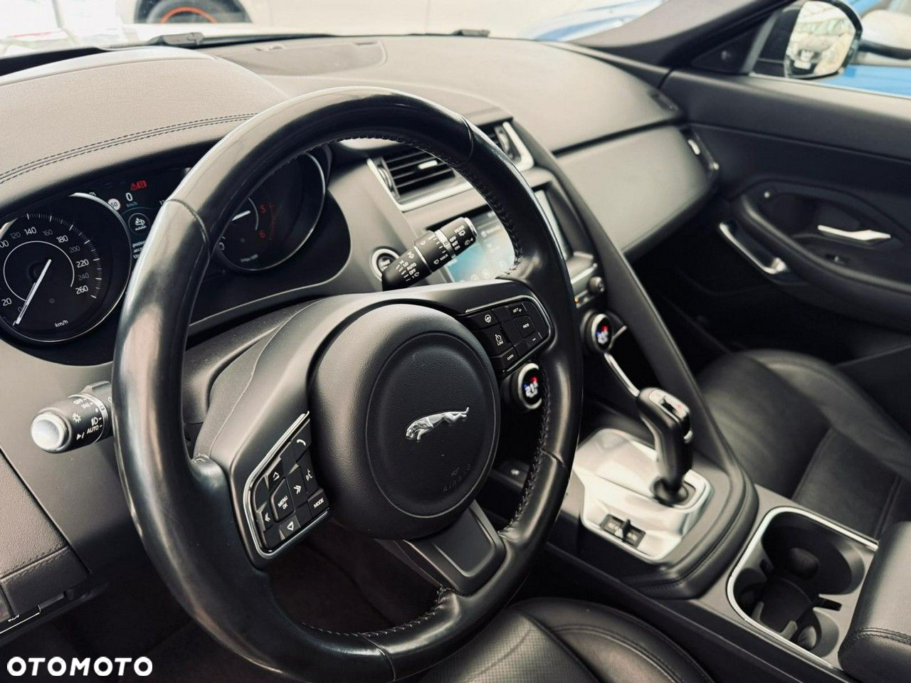 Jaguar E-Pace - 31