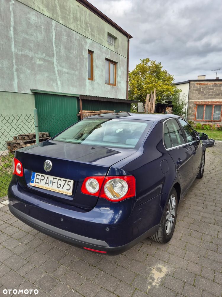Volkswagen Jetta - 3
