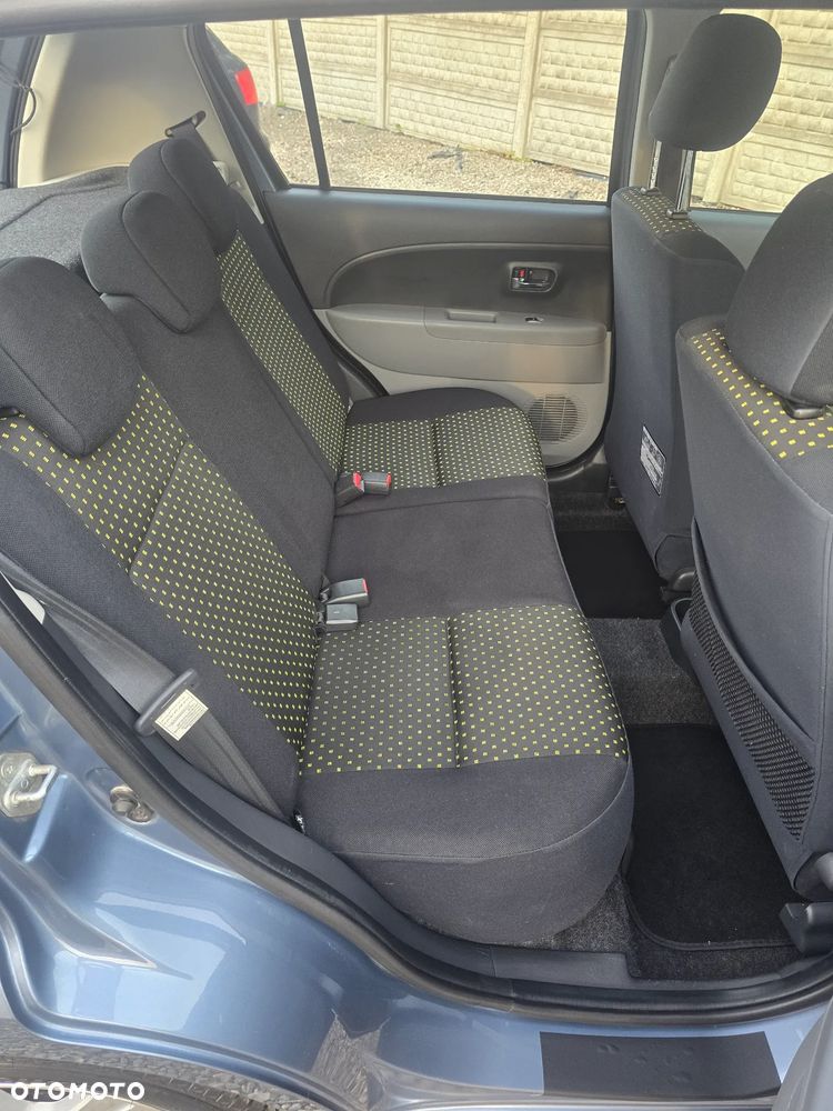 Daihatsu Sirion - 6