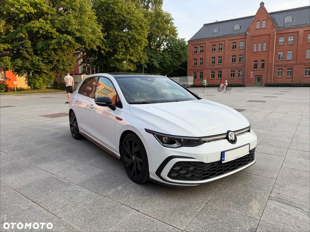 Volkswagen Golf - 1