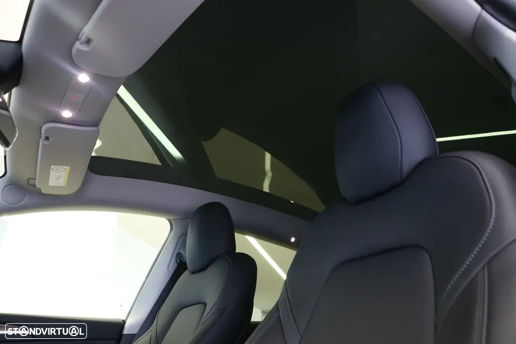 Tesla Model Y - 17
