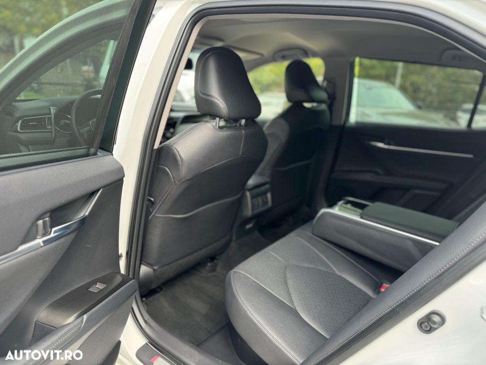 Toyota Camry 2.5 HEV Executive - 24