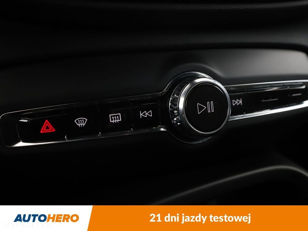Volvo XC 40 B3 Plus Dark - 26
