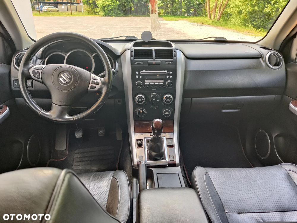 Suzuki Grand Vitara 2.0 De luxe - 8