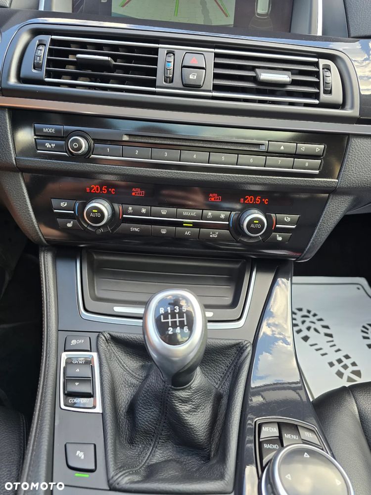 BMW Seria 5 520d Touring Luxury Line - 32