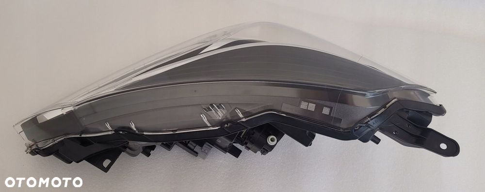 LAMPA PRAWA PRZEDNIA PRZÓD TOYOTA YARIS III LIFT ZWYKŁA 2017- - 6