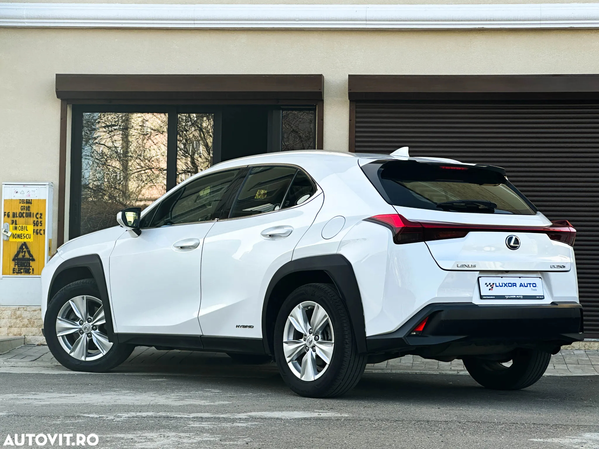 Lexus UX 250h 2.0L HEV 20H- (178 HP) 4X2 CVT Executive - 7