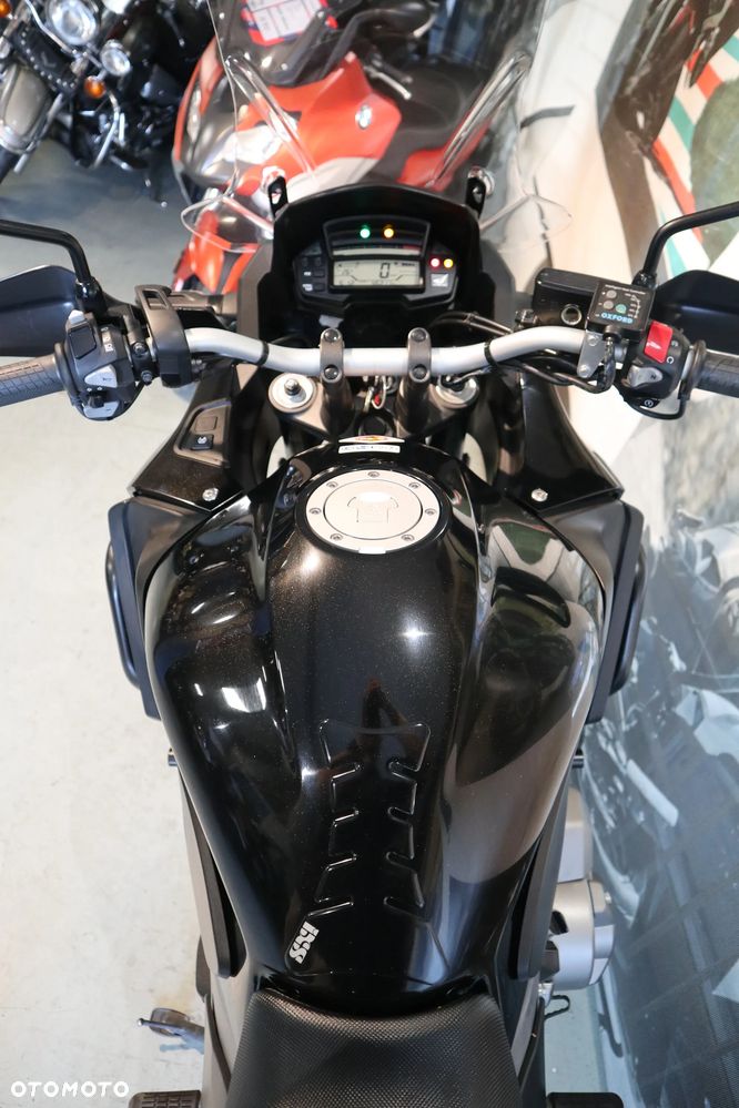 Honda VFR - 12