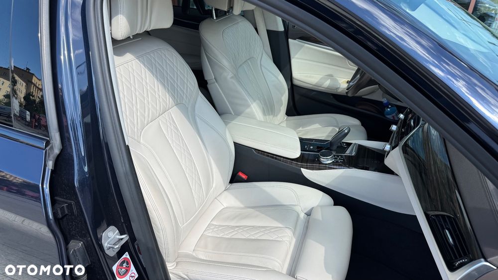 BMW Seria 5 540i Luxury Line sport - 30