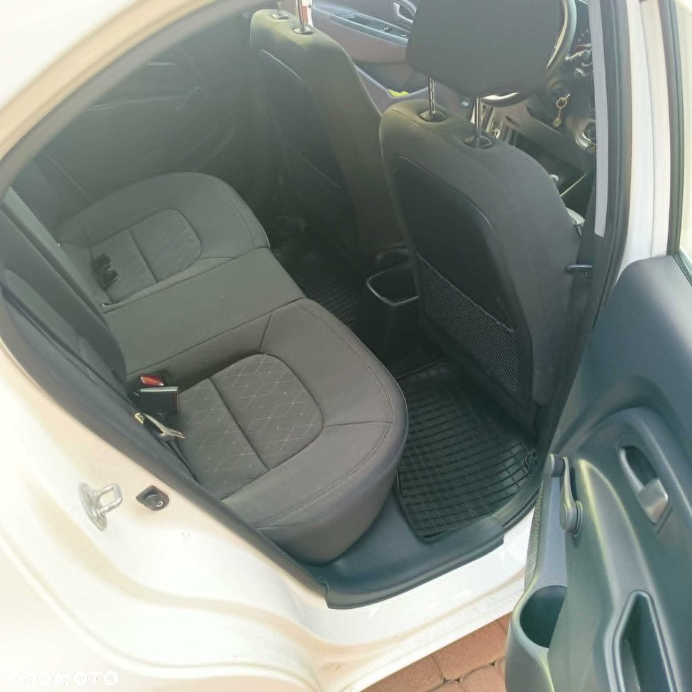 Kia Rio - 7