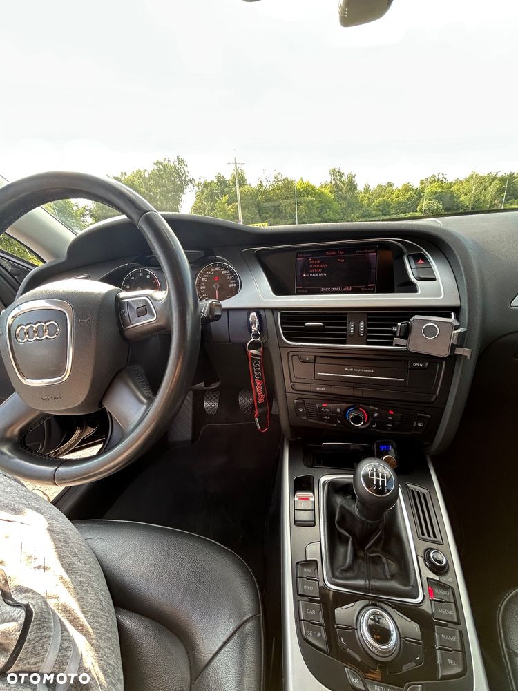 Audi A4 ver-avant-1-8-tfsi-s-line-sportpaket-plus- - 28