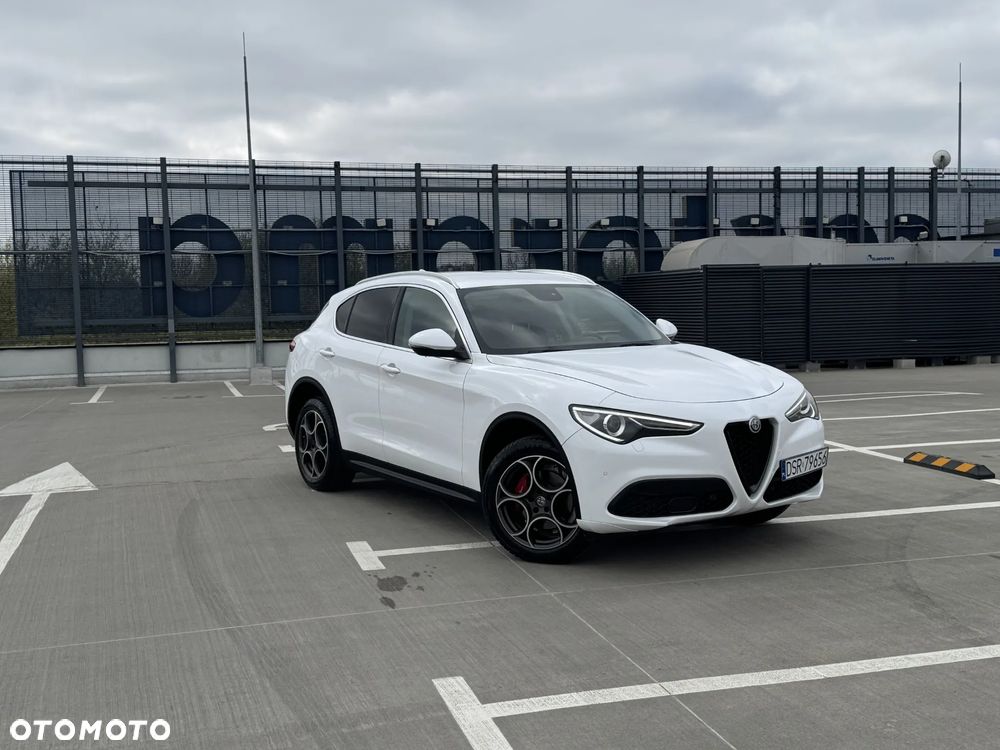 Alfa Romeo Stelvio 2.0 Turbo 16V AT8-Q4 Ti - 1