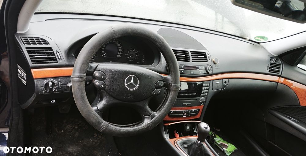 MERCEDES E-KLASA W211 06r DESKA ROZDZIELCZA AIRBAG PASY KONSOLA - 1