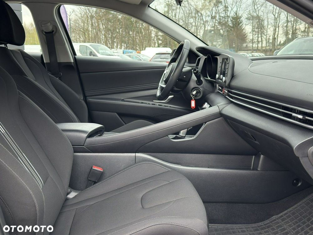 Hyundai Elantra - 20