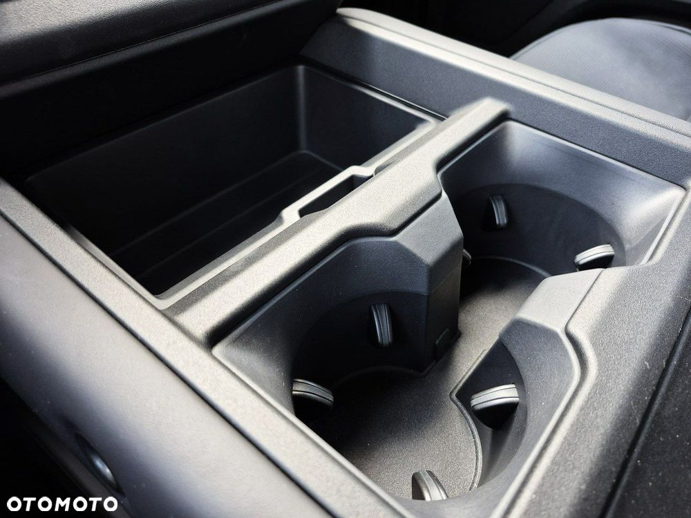 Land Rover Defender - 40