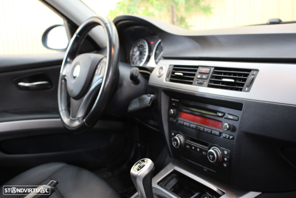 BMW 320 d Dynamic - 38