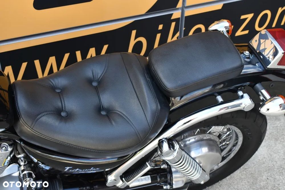 Suzuki Intruder - 13