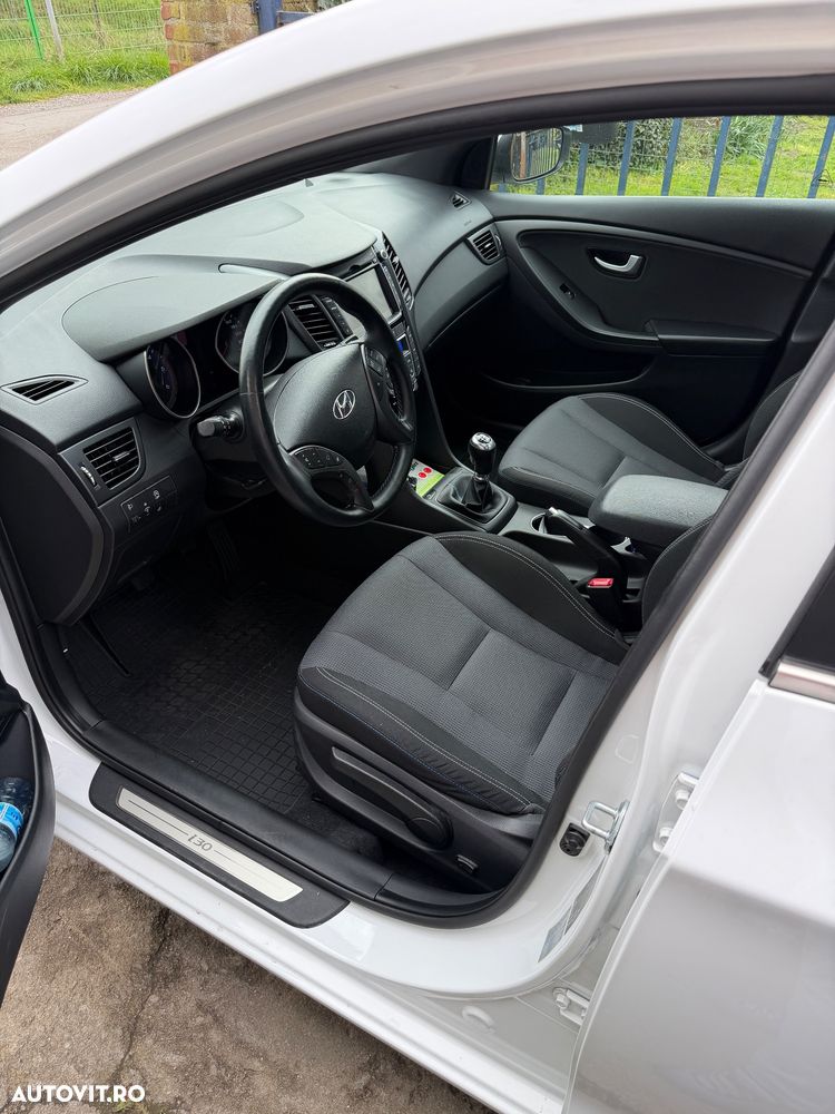 Hyundai i30 blue Kombi 1.6 CRDi Passion - 3