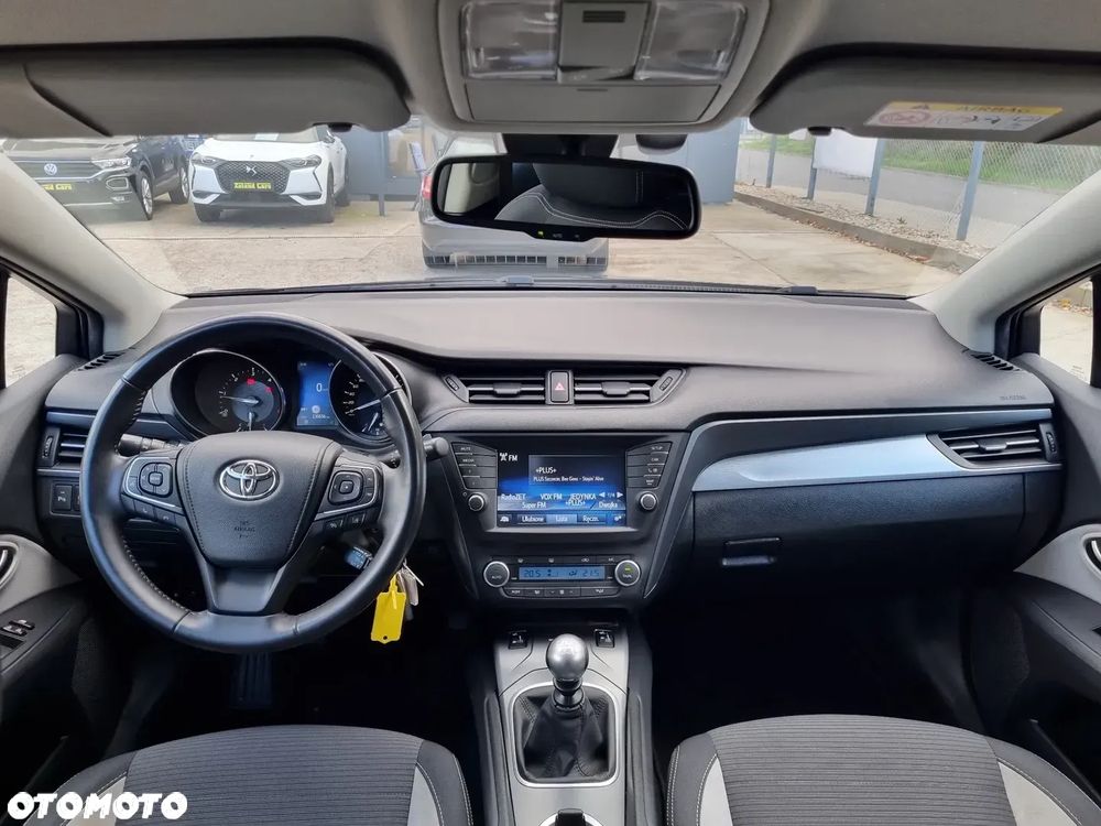 Toyota Avensis 2.0 D-4D Premium - 14