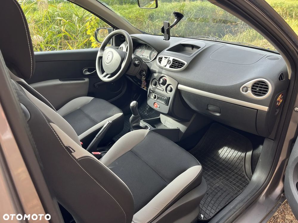 Renault Clio - 10