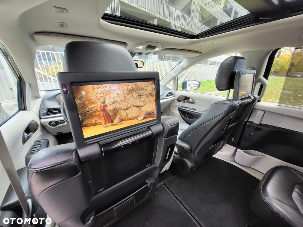 Chrysler Pacifica - 23