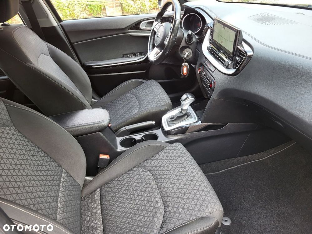 Kia Ceed - 33