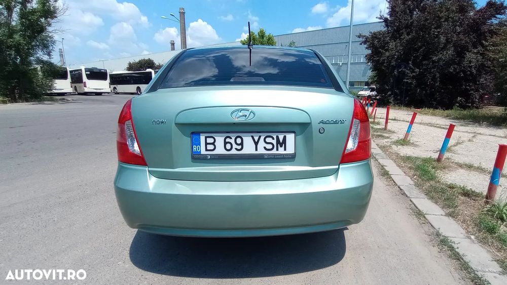 Hyundai Accent MC 14 DOHC 4DR GL CLASSIC - 2