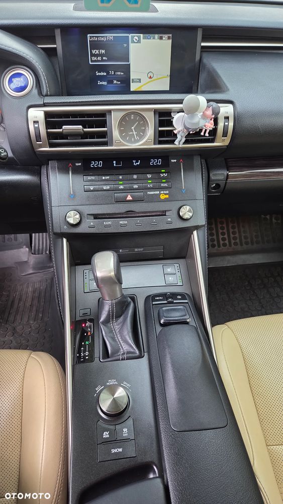 Lexus IS 300h Prestige - 18