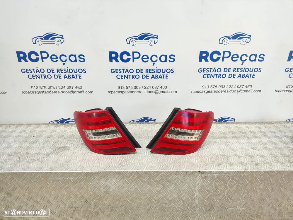 Farolins Tras Traseiros Esquerdo Direito Originais LED Mercedes Benz Classe C W204 Facelift Carrinha Station 2048206564 2048206264 2007 - 2014 - 7