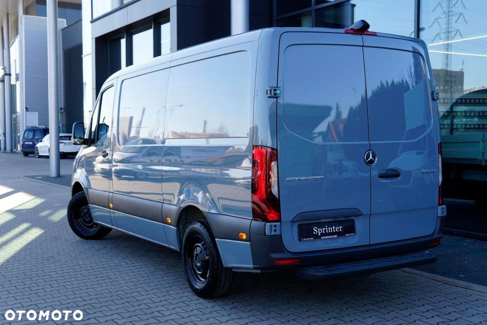 Mercedes-Benz Sprinter - 5