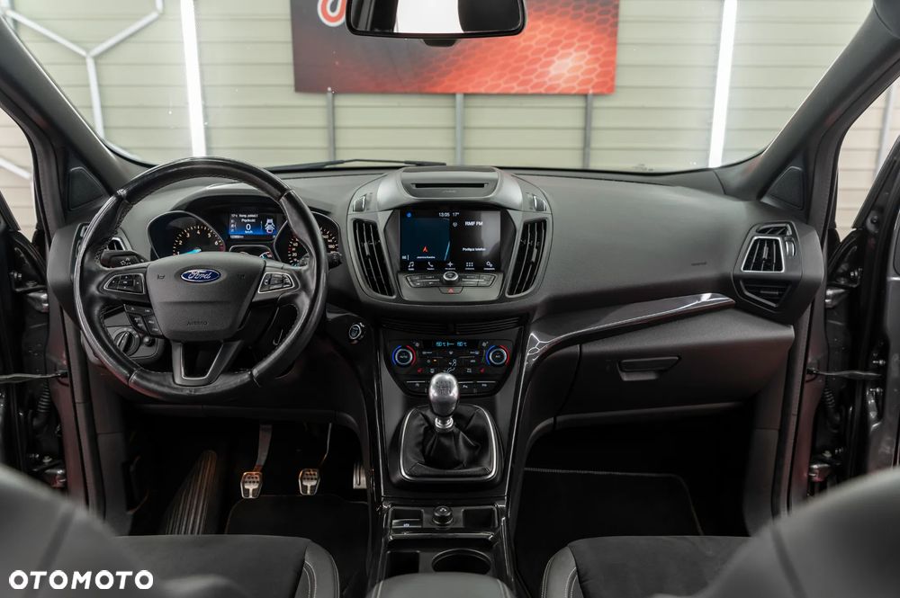 Ford Kuga 1.5 EcoBoost 2x4 ST-Line - 23