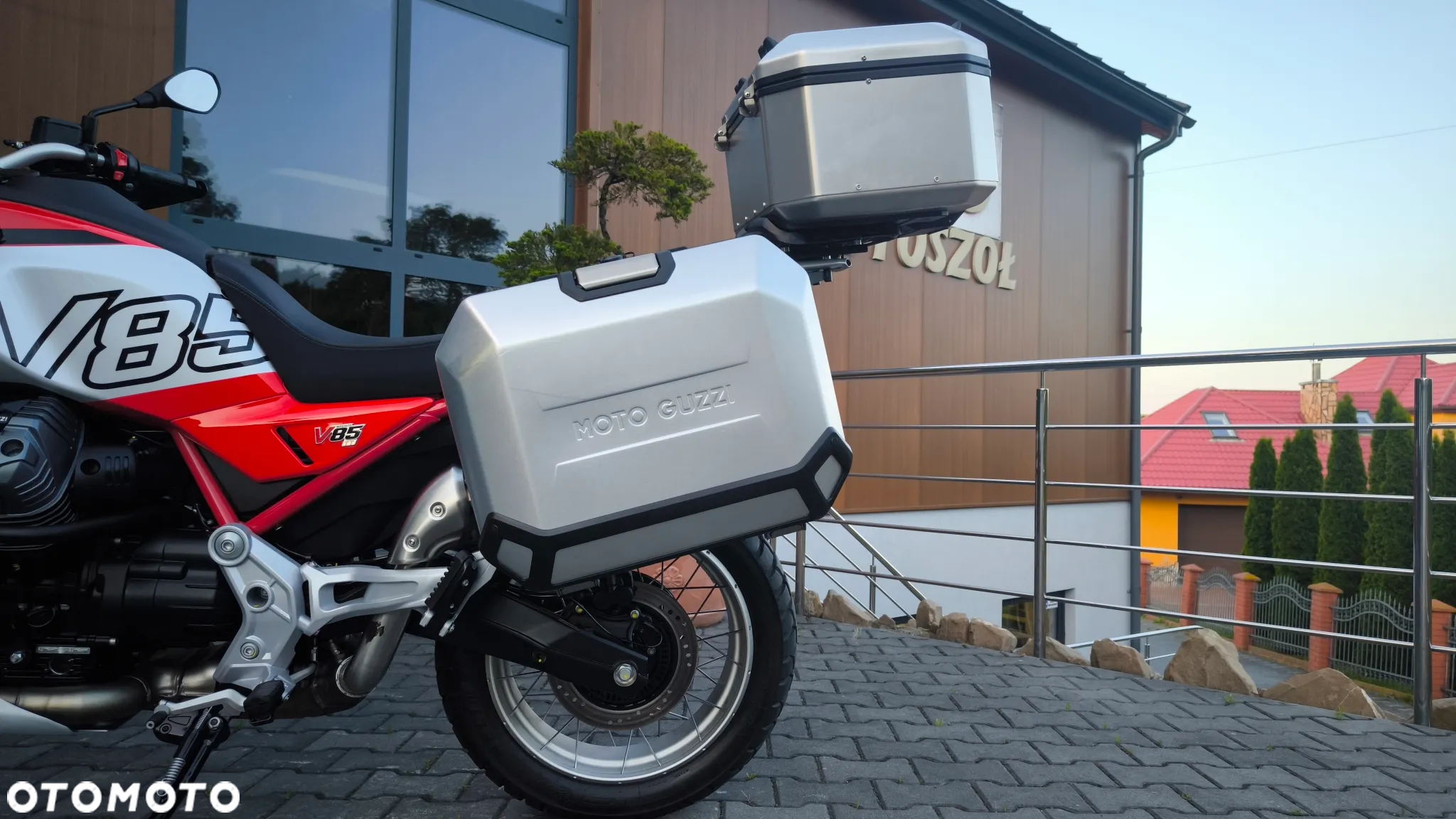 Moto Guzzi V85 - 16