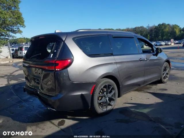 Chrysler Pacifica - 4