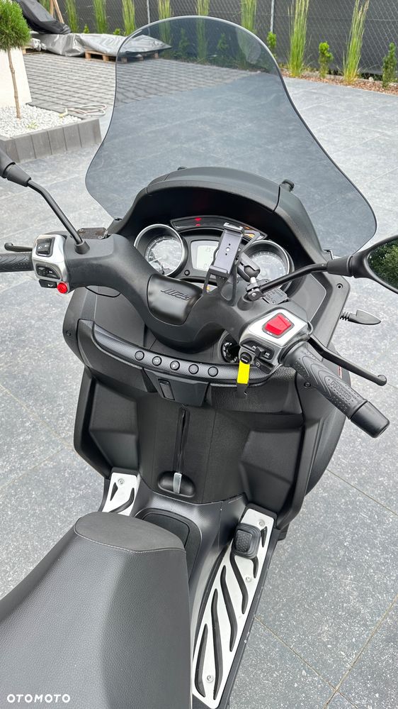Piaggio MP-3 - 12
