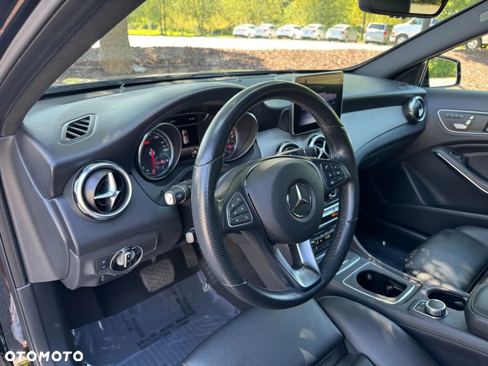 Mercedes-Benz GLA 250 4Matic 7G-DCT AMG Line - 15