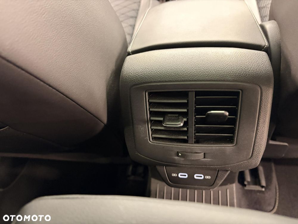 Volkswagen T-Roc 1.5 TSI R-Line DSG - 23