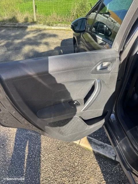 Peugeot 2008 1.5 BlueHDi Style - 15