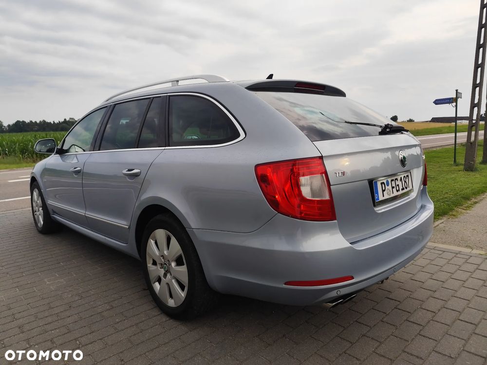 Skoda Superb 2.0 TDI Elegance DSG - 8