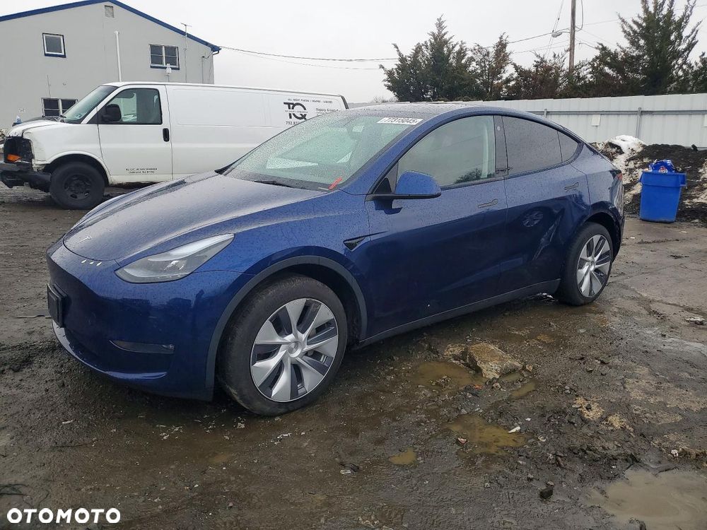 Tesla Model Y - 1