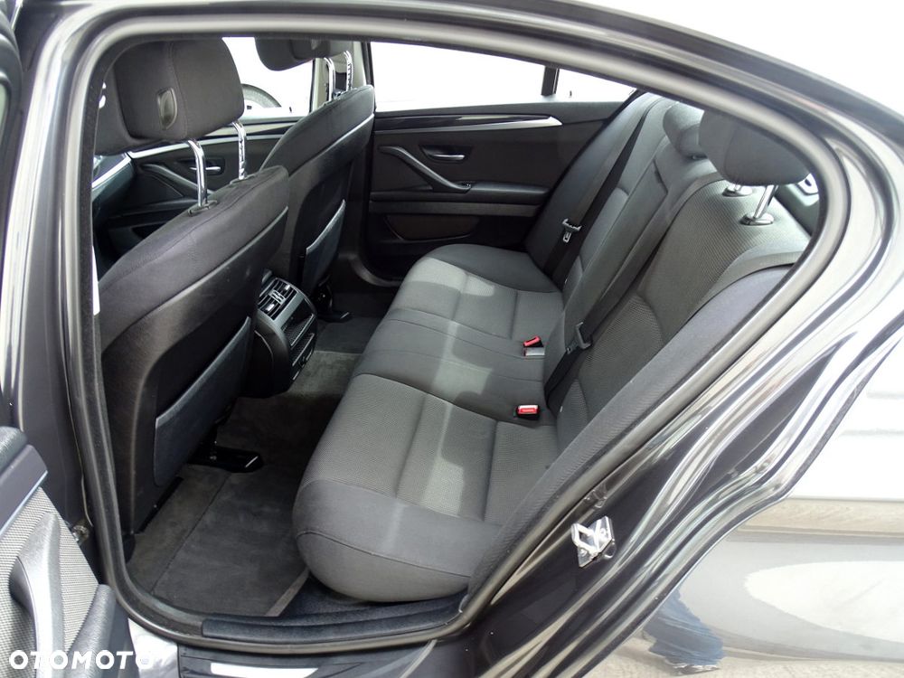 BMW Seria 5 525d - 13