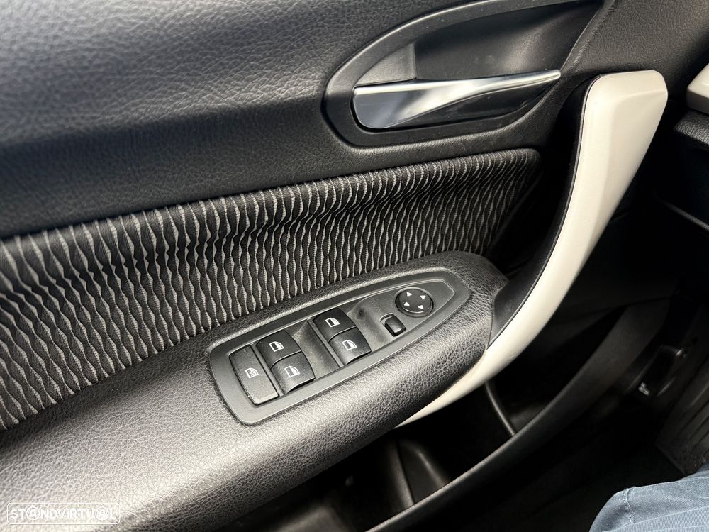 BMW 118 d Aut. Sport Line - 24