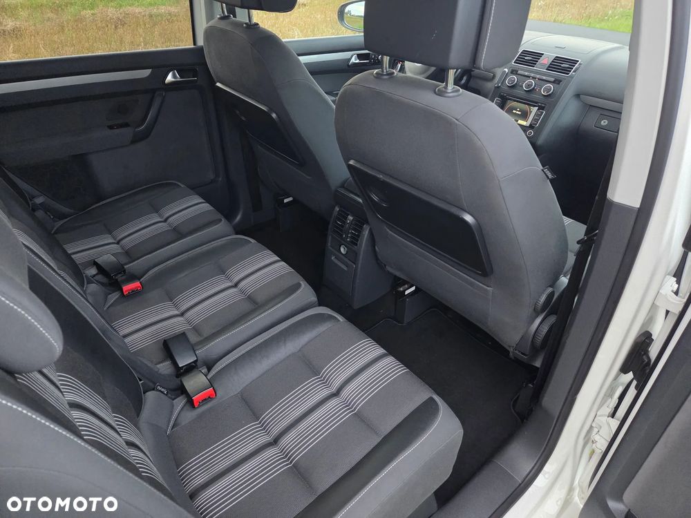 Volkswagen Touran 1.6 TDI DPF DSG MATCH - 21