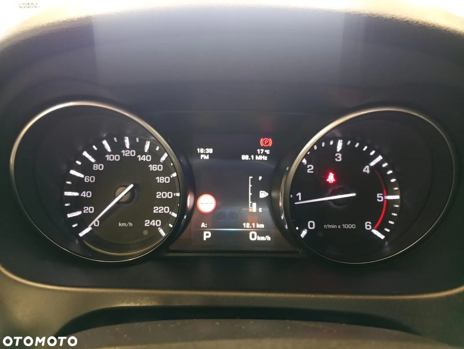 Land Rover Discovery Sport 2.0 TD4 HSE - 12