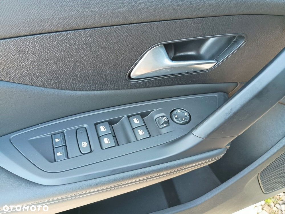 Peugeot 308 1.5 BlueHDi Allure S&S EAT8 - 17