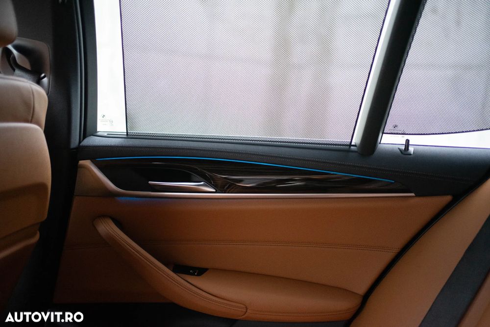 BMW Seria 5 530e Aut. Luxury Line - 28