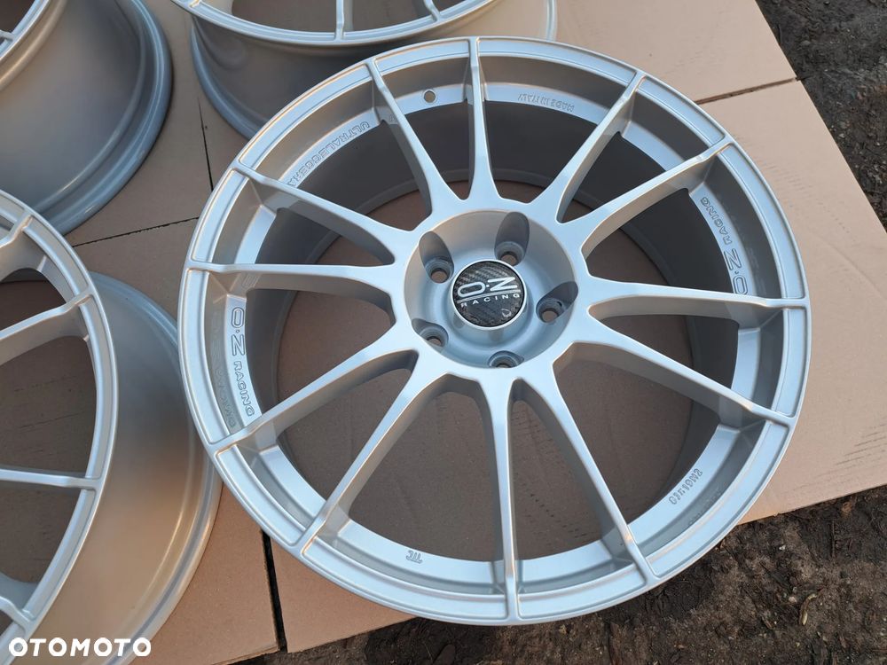 OZ O.Z Racing Ultraleggera 19 8j et35 BMW 1 3 5 E90 E91 F30 F31 F10 5x120 - 5