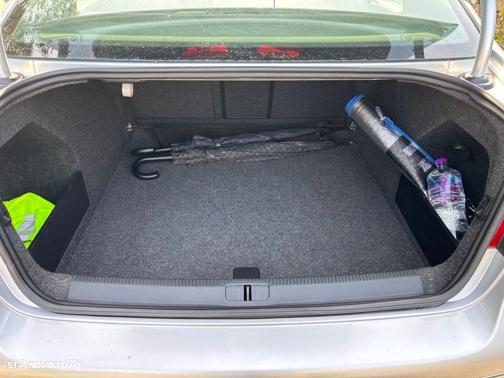 VW Passat 2.0 TDI Confortline - 22